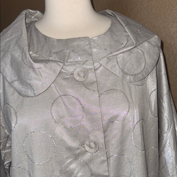 Stunning Biya Silver Textured Coat - Picture 12 of 13
